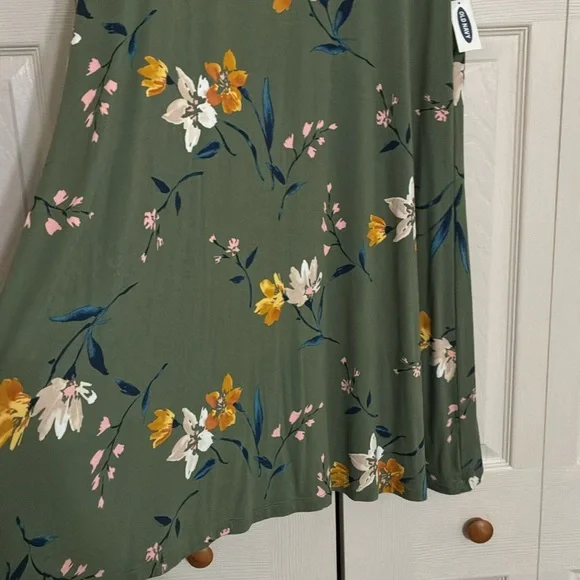 Old Navy - FLORAL SHIFT, RAYON DRESS - Picture 3 of 9